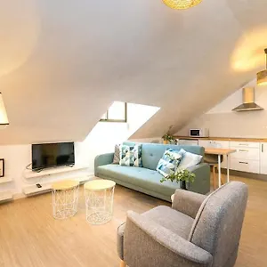 https://ct-231-fuengirola-city-center-top-floor-apartment-ii.es-andalucia.com